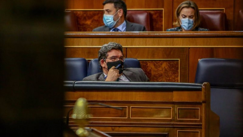 Archivo - El ministro de Seguridad Social, Inclusión y Migraciones, José Luis Escrivá, durante una sesión de control al Ejecutivo en el Congreso | EUROPA PRESS/R.Rubio.POOL - Europa Press - Archivo ep archivo el ministro de seguridad social inclusion y migraciones jose luis escriva durante una