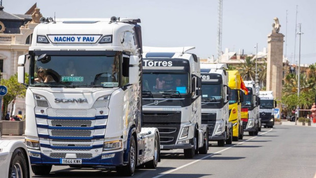 ep archivo   mas de 1000 transportistas y 300 cabezas tractoras recorren la ciudad en honor a san