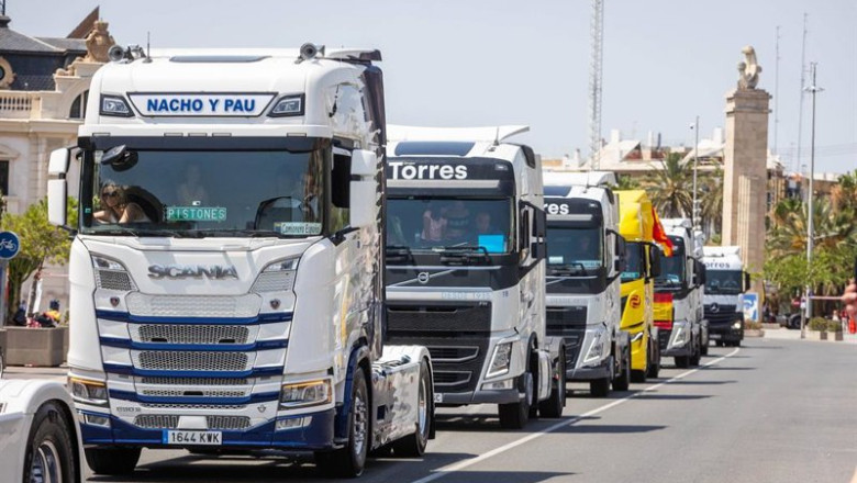 Archivo - Más de 1.000 transportistas y 300 cabezas tractoras recorren la ciudad en honor a San Cristóbal | FVET - Archivo ep archivo mas de 1000 transportistas y 300 cabezas tractoras recorren la ciudad en honor a san