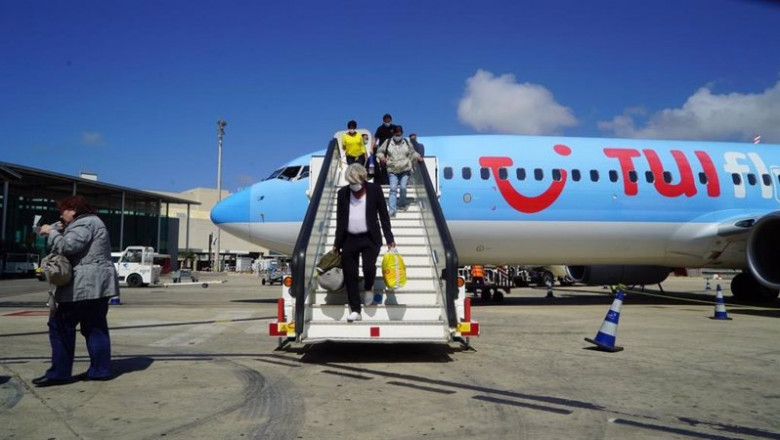 Archivo - Pasajeros alemanes del vuelo de TUI desembarcan en Palma. | CAIB - Archivo ep archivo - pasajeros alemanes del vuelo de tui desembarcan en palma