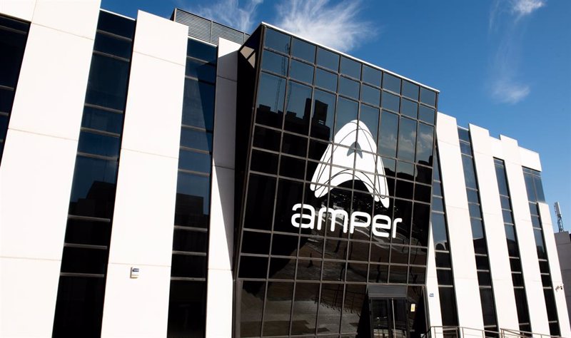 Amper pierde 1,07 millones en el primer trimestre, pero eleva un 42% sus ingresos