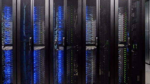 ep archivo   servidores de datos durante una jornada de puertas abiertas al centro de datos digital