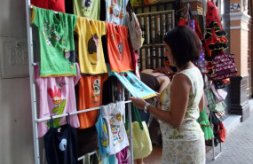 ep archivo   una tienda de camisetas