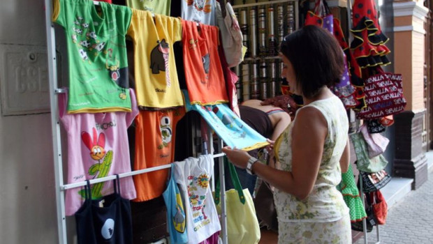 ep archivo   una tienda de camisetas