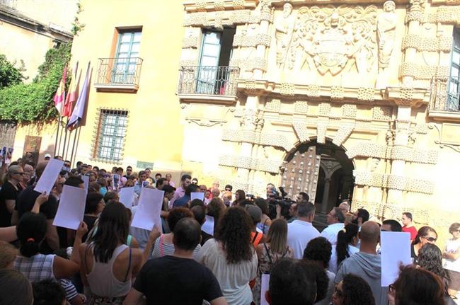 Concentración por la desaparición de Antonio en Almansac | AYUNTAMIENTO DE ALMANSA ep concentracionla desaparicionantonioalmansac