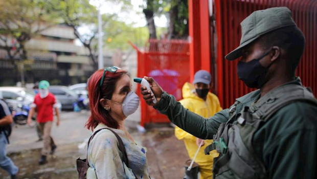 ep controles de temperatura en caracas por la pandemia de coronavirus