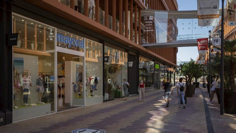 El centro comercial Torre Sevilla durante el primer día de apertura de los Centros Comerciales al inicio de la Fase 2 del plan de desecalada. En Sevilla, (Andalucía, España), a 25 de mayo de 2020. | María José López - Europa Press ep el centro comercial torre sevilla durante el primer dia de apertura de los centros comerciales al