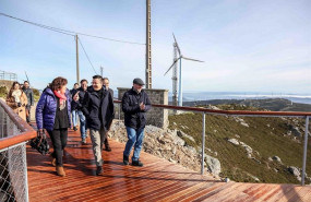 ep el conselleiro do medio rural jose gonzalez visita el mirador de a muralla en lousame a coruna