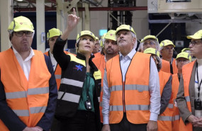 ep el conseller de empresa y trabajo de la generalitat miquel smper en la planta de essity en