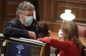 ep el diputado de unidas podemos juan antonio lopez de uralde conversa con la vicepresidenta tercera