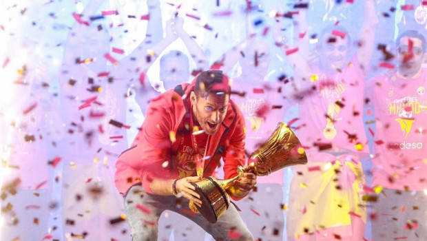ep el jugador de la seleccion nacional de baloncesto rudy fernandez celebra su triunfo con todos los