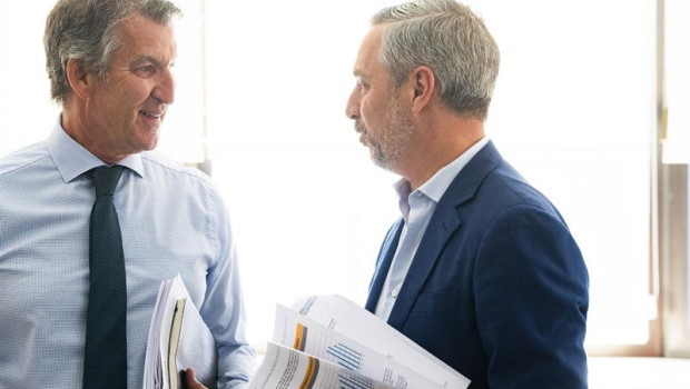 ep el lider del pp alberto nunez feijoo junto al vicesecretario de hacienda del pp juan bravo ep el lider del pp alberto nunez feijoo junto al vicesecretario de hacienda del pp juan bravo