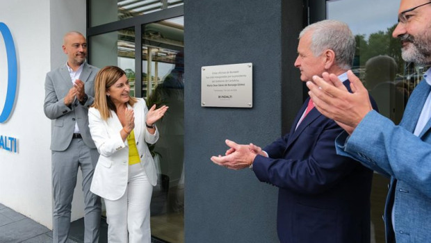 ep el presidente de bondalti joao de mello y la presidenta de cantabria maria jose saenz de buruaga