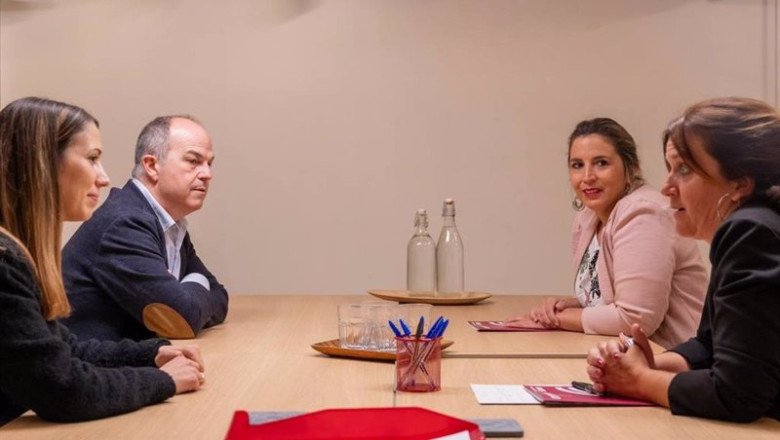 El secretario general de Junts, Jordi Turull, y la secretaria de organización, Judith Toronjo, se han reunido con las coordinadoras de los Comuns, Candela López y Gemma Tarafa | COMUNS ep el secretario general de junts jordi turull y la secretaria de organizacion judith toronjo se han