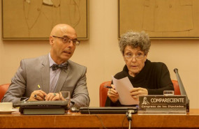 ep el vicepresidente primero de lacomision de presupuestos antonio hurtado y la administradora