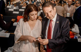 ep i-d la portavoz del grupo socialista en el congreso de los diputados adriana lastra y el alcalde