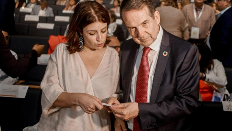 (I-D) La portavoz del Grupo Socialista en el Congreso de los Diputados, Adriana Lastra, y el alcalde de Vigo y presidente de la Federación Española de Municipios y Provincias (FEMP), Abel Caballero, en el XII Pleno de la FEMP en Madrid a 21 de septiembre | Ricardo Rubio - Europa Press ep i-d la portavoz del grupo socialista en el congreso de los diputados adriana lastra y el alcalde
