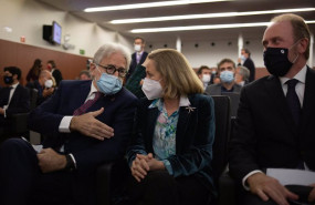 ep la vicepresidente del gobierno nadia calvino junto al presidente de foment del treball josep