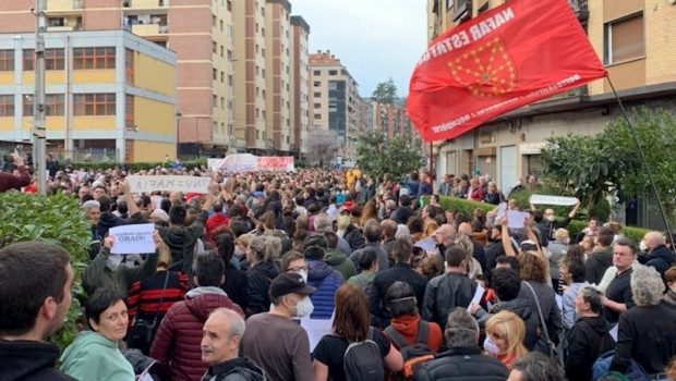 ep miles de personas denuncian la gestion de las administraciones en el derrumbe de zaldibar y