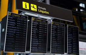 ep panel de llegadas en la t4 del aeropuerto adolfo suarez madrid barajas durante el primer dia