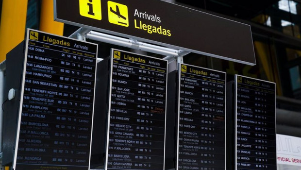 ep panel de llegadas en la t4 del aeropuerto adolfo suarez madrid barajas durante el primer dia