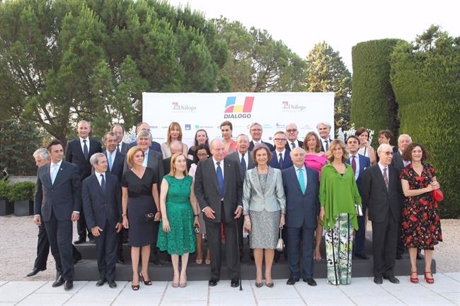 ep rey juan carlos galardonadola asociacion dialogo
