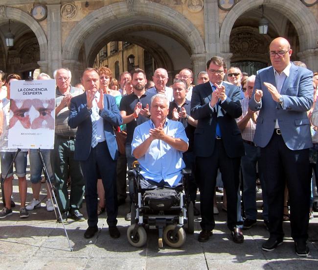 Salamanca: El Capitán Aliste En El Minuto Silencio | EUROPA PRESS ep salamanca capitan alisteminuto silencio