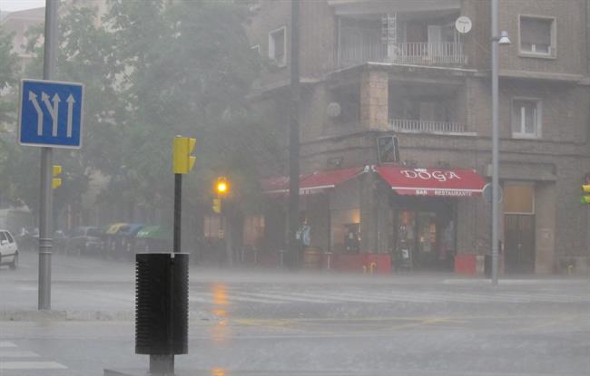 Tormenta en Zaragoza. | EUROPA PRESS ep tormentazaragoza