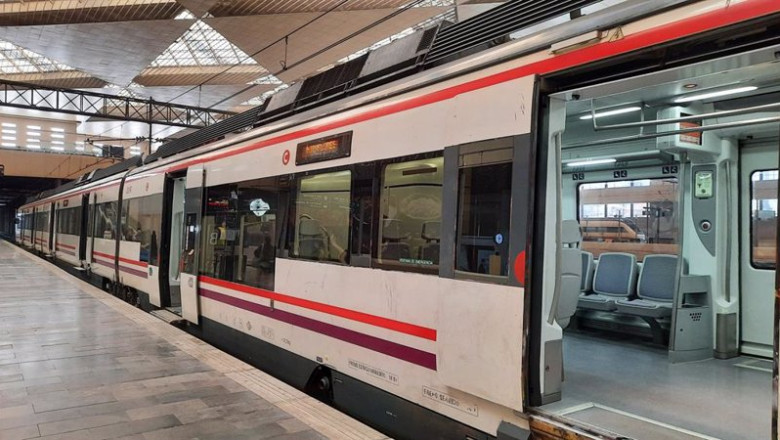 ep tren de cercanias en la estacion zaragoza delicias ep tren de cercanias en la estacion zaragoza delicias