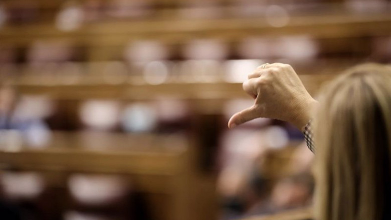 Una asistente vota en una sesión plenaria en el Congreso | Eduardo Parra - Europa Press ep una asistente vota en una sesion plenaria en el congreso