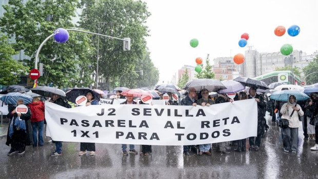 ep varias personas durante una manifestacion a 8 de mayo de 2026 en madrid espana la plataforma