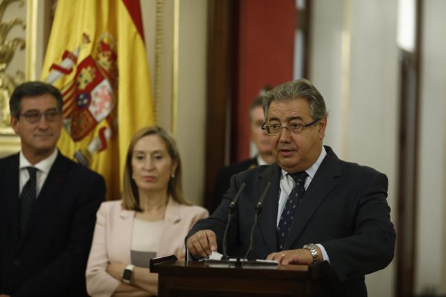 Zoido en la entrega de condecoraciones a los policías destinados en el Congreso | EUROPA PRESS ep zoidola entregacondecoracioneslos policias destinadoscongreso