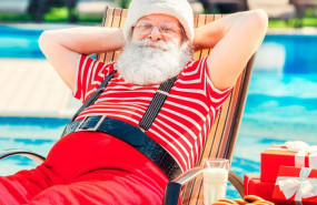 pap noel sigue disfrutando de sus vacaciones