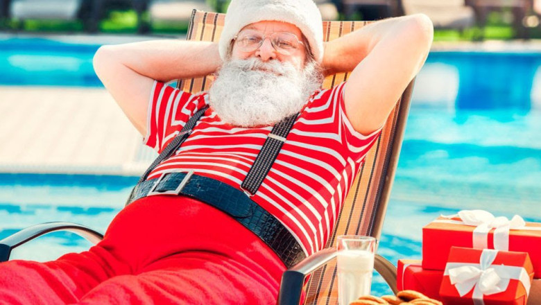 pap noel sigue disfrutando de sus vacaciones