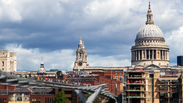 dl city of london st pauls millennium bridge river thames distrito financiero square mile finanzas mercados trading pb