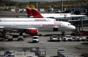 ep archivo   aviones de iberia express en la terminal t4 del aeropuerto de madrid barajas adolfo