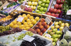 ep archivo detalle de un puesto de frutas en el mercado de abastos ep archivo detalle de un puesto de frutas en el mercado de abastos