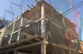 ep archivo   edificio con andamios por obras de construccion