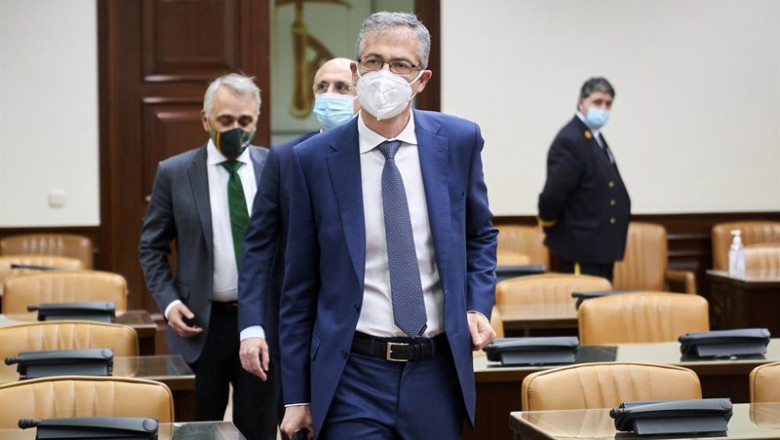 Archivo - El gobernador del Banco de España, Pablo Hernández de Cos a su llegada a la Comisión de Asuntos Económicos del Congreso | A, Pérez Meca. POOL - Europa Press - Archivo ep archivo el gobernador del banco de espana pablo hernandez de cos a su llegada a la comision de