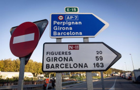 ep archivo   indicacion de la ap 7 en direccion perpignan girona y barcelona y de la n ii en