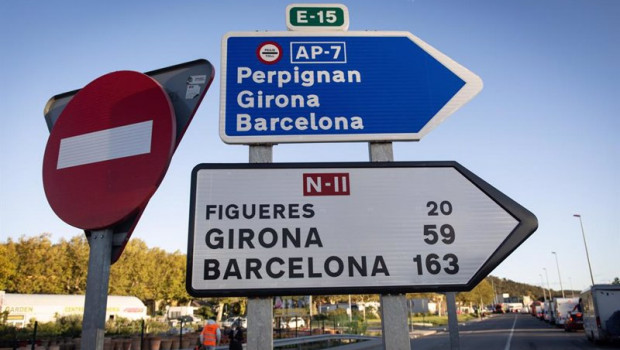 ep archivo   indicacion de la ap 7 en direccion perpignan girona y barcelona y de la n ii en