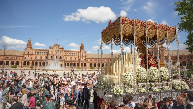 ep archivo la hermandad de santa genoveva a su paso por la plaza de espana durante su estacion de ep archivo la hermandad de santa genoveva a su paso por la plaza de espana durante su estacion de