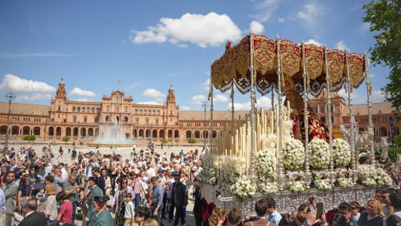 ep archivo   la hermandad de santa genoveva a su paso por la plaza de espana durante su estacion de