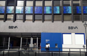 ep archivo oficina bbva a plaa de lolivar ep archivo oficina bbva a plaa de lolivar