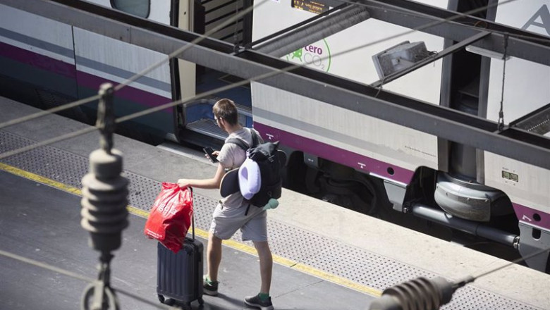 ep archivo un hombre en la estacion de trenes puerta de atocha almudena grandes a 18 de agosto de ep archivo un hombre en la estacion de trenes puerta de atocha almudena grandes a 18 de agosto de