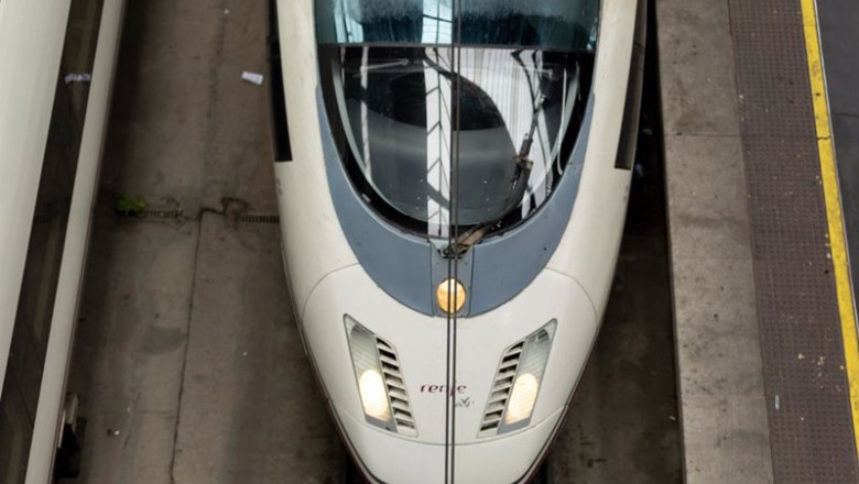 ep archivo un tren ave en las vias espera para salir en la estacion de atocha a 23 de diciembre de ep archivo un tren ave en las vias espera para salir en la estacion de atocha a 23 de diciembre de