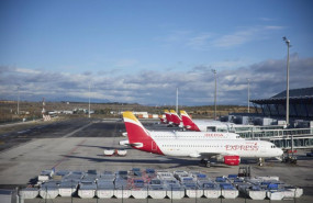 ep archivo   varios aviones de iberia en el aeropuerto adolfo suarez madrid barajas a 5 de enero de
