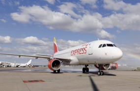 ep avion de iberia express en el aeropuerto de amsterdam schiphol
