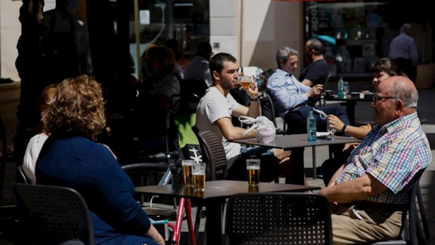 ep clientes en las terrazas de los bares de la plaza de las flores en la capital de murcia el dia en