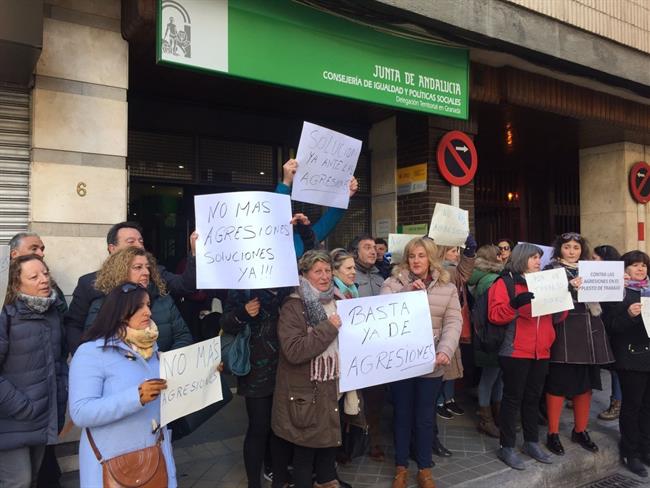 Concentración de trabajadores de centros de menores | COMISIONES OBRERAS ep concentraciontrabajadorescentrosmenores